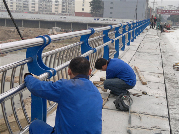 曲靖不锈钢河道护栏的特性及其在城市景观中的应用